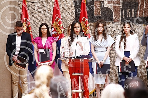 The President of the Republic of Serbia, Aleksandar Vucic, attended the ceremony of awarding employment contracts to the most successful graduates of all medical faculties and secondary medical schools in Serbia.Predsednik Republike Srbije Aleksand