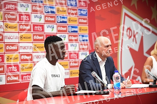 Kings Kangwa, a new reinforcement of FC Red Star for next season, was presented at the Media Center of the Rajko Mitic Stadium.U Medija centru stadiona Rajko Mitic predstavljen je Kings Kangva, novo pojacanje FK Crvena zvezda za narednu sezonu.