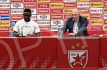 Kings Kangwa, a new reinforcement of FC Red Star for next season, was presented at the Media Center of the Rajko Mitic Stadium.U Medija centru stadiona Rajko Mitic predstavljen je Kings Kangva, novo pojacanje FK Crvena zvezda za narednu sezonu.