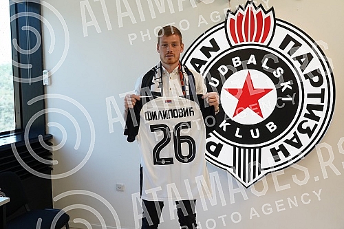 Aleksandar Filipovic, who until recently was a football player of Bate Borisov, was presented in the premises of FC Partizan, a new reinforcement for next season.U prostorija FK Partizan predstavljen je Aleksandar Filipovic, koji je doskoro bio fud