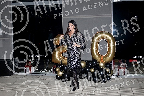 Sonja Vuksanovic celebrated 20 years of Sonja fashion boutique.Sonja Vuksanovic proslavila je 20 godina rada Sonja fashion butika.