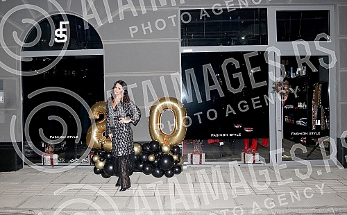 Sonja Vuksanovic celebrated 20 years of Sonja fashion boutique.Sonja Vuksanovic proslavila je 20 godina rada Sonja fashion butika.
