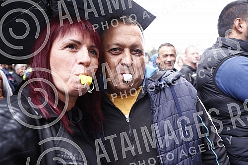 Workers of GSP, Waterworks, Power Plant and other public companies in Belgrade gathered on the eve of the City meeting to express their dissatisfaction with the decision to establish two more new companies in the capital city.Radnici GSP, Vodovoda,