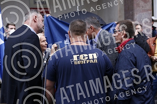 Workers of GSP, Waterworks, Power Plant and other public companies in Belgrade gathered on the eve of the City meeting to express their dissatisfaction with the decision to establish two more new companies in the capital city.Radnici GSP, Vodovoda,