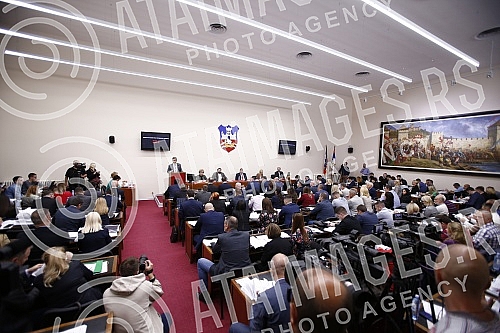 The topic of the fourth session of the city parliament, which was held at the City Assembly, was the rebalancing of the Belgrade budget.Tema cetvrte sednica gradskog parlamenta koja je odrzana Skupstini grada bio je  rebalans budzeta Beograda.