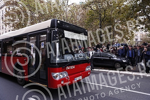 Workers of GSP, Waterworks, Power Plant and other public companies in Belgrade gathered on the eve of the City meeting to express their dissatisfaction with the decision to establish two more new companies in the capital city.Radnici GSP, Vodovoda,