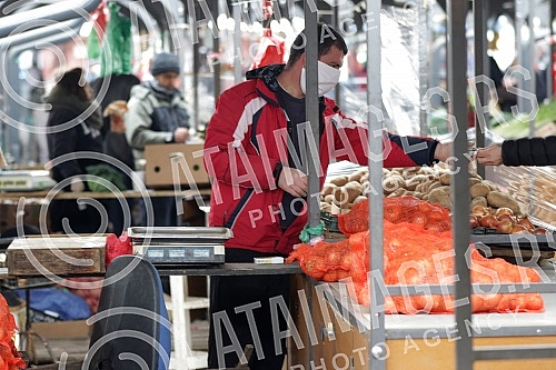 Markets in Belgrade are open three days a week, starting Thursday.Pijace u Beogradu rade tri dana nedeljno, od cetvrtka.