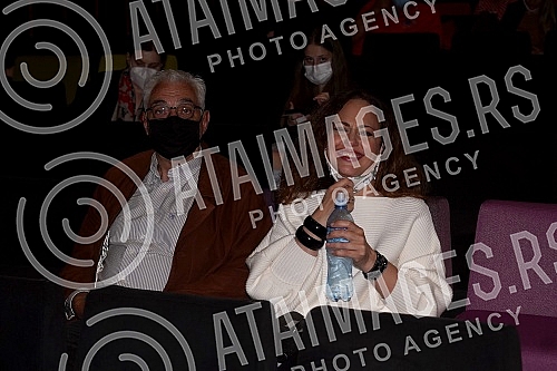 The 49th FEST ended with the award ceremony in Kombank dvorni. Dodelom nagrada u Kombank dvorni  zavrsen je 49. FEST.