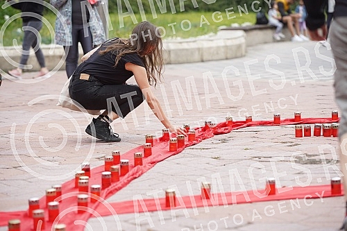 The National center for sexual and reproductive health Potent, organized a candle lighting on Nikola Pasic square on the occasion of the International day of remembrance for AIDS victims.Nacionalni centar za seksualno i reprodudktivno zdravlja Pote