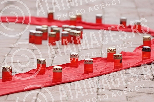 The National center for sexual and reproductive health Potent, organized a candle lighting on Nikola Pasic square on the occasion of the International day of remembrance for AIDS victims.Nacionalni centar za seksualno i reprodudktivno zdravlja Pote