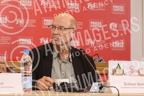 The Report of the Independent International Commission on the Investigation of the Sufferings of All Nations in the Srebrenica Region from 1992 to 1995 was presented at the UNS Press Center.U Pres centru UNS-a predstavljen je Izvestaj Nezavisne med