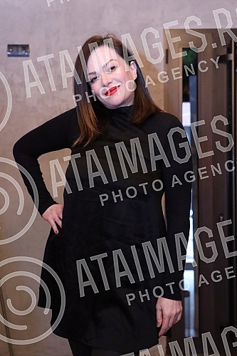 A press conference on the occasion of the premiere of the musical Merry Girls' Night, which will be held on December 23 at the Kombank Hall, was held at the Club Lisbon.Konferencija za novinare povodom premijere mjuzikla Veselo devojacko vece, koja