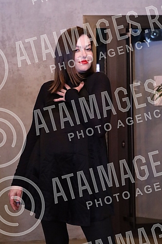 A press conference on the occasion of the premiere of the musical Merry Girls' Night, which will be held on December 23 at the Kombank Hall, was held at the Club Lisbon.Konferencija za novinare povodom premijere mjuzikla Veselo devojacko vece, koja