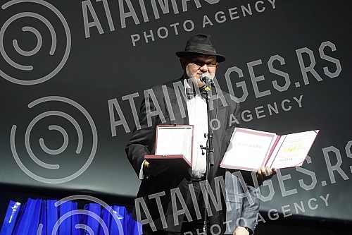 In the big hall of the Kombank hall, after a two-year break, the traditional SEMUS awards ceremony was organized for the most prominent pop and music artists in Serbia.U velikoj sali Kombank dvorane, posle dve godine pauze organizovana je tradicion