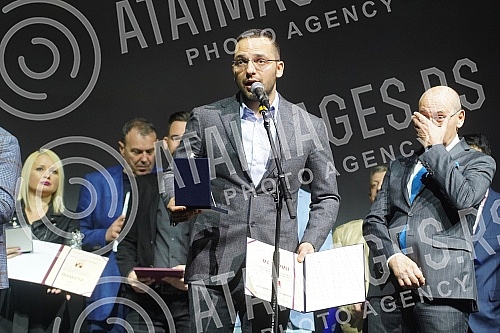 In the big hall of the Kombank hall, after a two-year break, the traditional SEMUS awards ceremony was organized for the most prominent pop and music artists in Serbia.U velikoj sali Kombank dvorane, posle dve godine pauze organizovana je tradicion