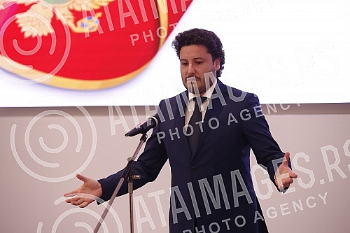 The Prime Minister of Montenegro, Dritan Abazovic, talked with the President of the Serbian Chamber of Commerce, Marko Cadez, and representatives of the Serbian business community about improving economic cooperation between the two countries and str