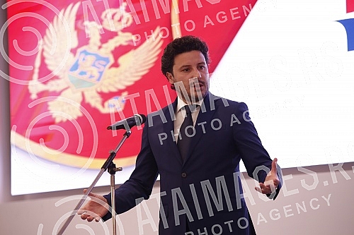 The Prime Minister of Montenegro, Dritan Abazovic, talked with the President of the Serbian Chamber of Commerce, Marko Cadez, and representatives of the Serbian business community about improving economic cooperation between the two countries and str