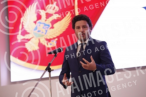 The Prime Minister of Montenegro, Dritan Abazovic, talked with the President of the Serbian Chamber of Commerce, Marko Cadez, and representatives of the Serbian business community about improving economic cooperation between the two countries and str