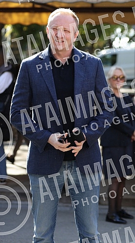 Srbijanka Turajlic, a retired professor of the University of Belgrade and an activist for human rights and freedoms, was buried at the New Cemetery.Profesorka Univerziteta u Beogradu u penziji i i aktivistkinja za ljudska prava i slobode Srbijanka 