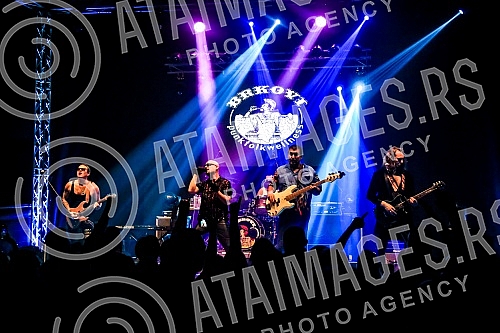 The popular Balkan-punk-folk band Brkovi, after four years, held its first independent concert in Belgrade, in the Hangar of the Port of Belgrade, and the special guests at the concert are Travolta from Borce Grede and the Bulgarian orchestra Kamchia
