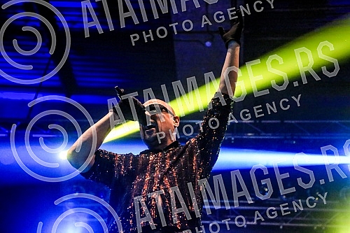 The popular Balkan-punk-folk band Brkovi, after four years, held its first independent concert in Belgrade, in the Hangar of the Port of Belgrade, and the special guests at the concert are Travolta from Borce Grede and the Bulgarian orchestra Kamchia