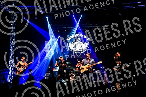 The popular Balkan-punk-folk band Brkovi, after four years, held its first independent concert in Belgrade, in the Hangar of the Port of Belgrade, and the special guests at the concert are Travolta from Borce Grede and the Bulgarian orchestra Kamchia