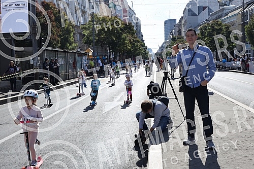 Belgrade roller skating plus, organized by the Belgrade Roller skating Association, under the auspices of the Secretariat for Sports and Youth and the Secretariat for Education and Child Protection of the City of Belgrade, was held in the center of B