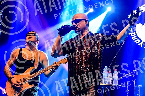 The popular Balkan-punk-folk band Brkovi, after four years, held its first independent concert in Belgrade, in the Hangar of the Port of Belgrade, and the special guests at the concert are Travolta from Borce Grede and the Bulgarian orchestra Kamchia