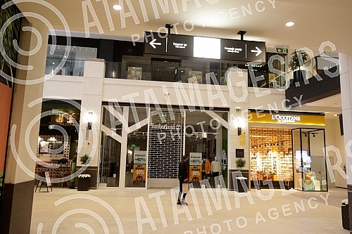 Belgrade Gallery, the largest shopping center in the region, was opened in the presence of the President of the Republic of Serbia, Aleksandar Vucic, and the President of Eagle Hills, Mohamed Alabbar.Galerija Belgrade, najveci trzni centar u region