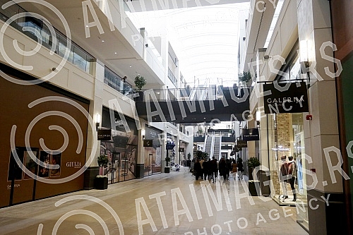Belgrade Gallery, the largest shopping center in the region, was opened in the presence of the President of the Republic of Serbia, Aleksandar Vucic, and the President of Eagle Hills, Mohamed Alabbar.Galerija Belgrade, najveci trzni centar u region