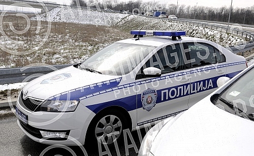 Police block access to Sport Center Kovilovo due to deferred handball match of Serbia vs. Serbia.Policija blokira prilaz Sportskom centru Kovilovo zbog odlozene rukometne utakmice juniora Srbija protiv Kosova.