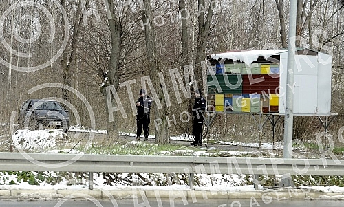 Police block access to Sport Center Kovilovo due to deferred handball match of Serbia vs. Serbia.Policija blokira prilaz Sportskom centru Kovilovo zbog odlozene rukometne utakmice juniora Srbija protiv Kosova.