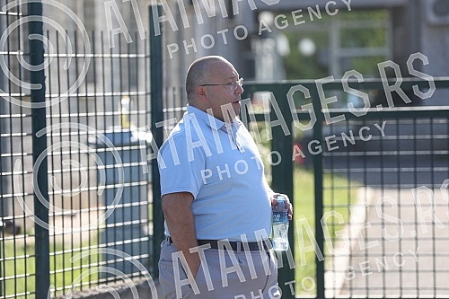 Vladimir Vuletic arrived at the Service for the Fight against Organized Crime (SBPOK) in Makis, where he will testify due to alleged abuses at the Partizan Football Club.Vladimir Vuletic stigao u Sluzbu za borbu protiv organizovanog kriminala (SBPO