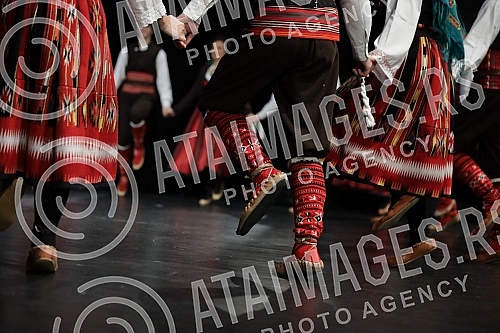 A concert on the occasion of the 10th anniversary of the folklore school of the Jana Cultural and Artistic Society from Zemun was held at the Vlada Divljan Cultural Center.Koncert povodom 10 godina postojanja skole folklora Kulturno umetnickog drus