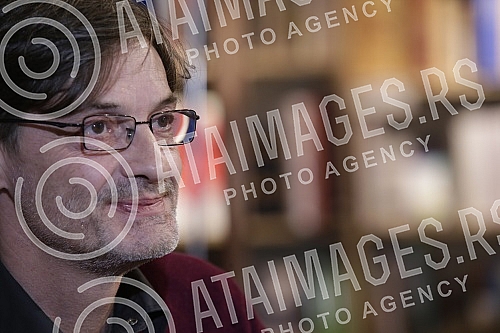 The forum on the occasion of the hundredth anniversary of the birth of Dobrica Cosic was held in the Delfi SKC bookstore.Tribina povodom stotinu godina od rodjenja Dobrice Cosica  odrzana je u knjizari Delfi SKC.