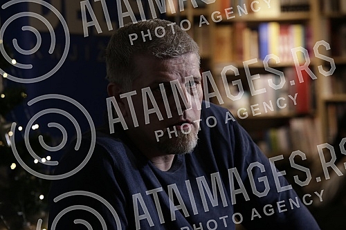 The forum on the occasion of the hundredth anniversary of the birth of Dobrica Cosic was held in the Delfi SKC bookstore.Tribina povodom stotinu godina od rodjenja Dobrice Cosica  odrzana je u knjizari Delfi SKC.