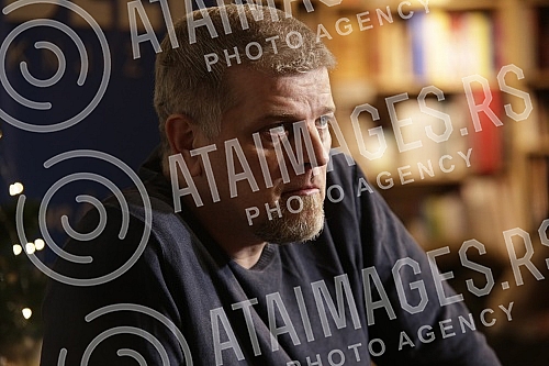 The forum on the occasion of the hundredth anniversary of the birth of Dobrica Cosic was held in the Delfi SKC bookstore.Tribina povodom stotinu godina od rodjenja Dobrice Cosica  odrzana je u knjizari Delfi SKC.