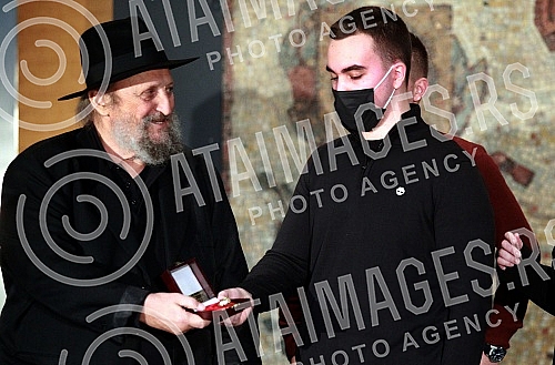 The presentation of the Lifetime Achievement Award Dobrica's Ring for 2021 to the family of Milan Lanet Gutovic was held at the Yugoslav Drama Theater, organized by the Association of Dramatic Artists of Serbia.Urucenje Nagrade za zivotno delo Dobr
