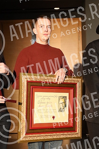 The presentation of the Lifetime Achievement Award Dobrica's Ring for 2021 to the family of Milan Lanet Gutovic was held at the Yugoslav Drama Theater, organized by the Association of Dramatic Artists of Serbia.Urucenje Nagrade za zivotno delo Dobr