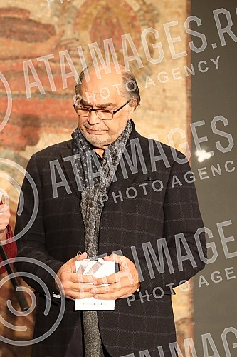 The presentation of the Lifetime Achievement Award Dobrica's Ring for 2021 to the family of Milan Lanet Gutovic was held at the Yugoslav Drama Theater, organized by the Association of Dramatic Artists of Serbia.Urucenje Nagrade za zivotno delo Dobr