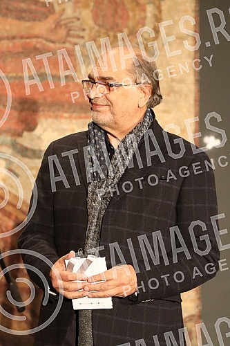 The presentation of the Lifetime Achievement Award Dobrica's Ring for 2021 to the family of Milan Lanet Gutovic was held at the Yugoslav Drama Theater, organized by the Association of Dramatic Artists of Serbia.Urucenje Nagrade za zivotno delo Dobr