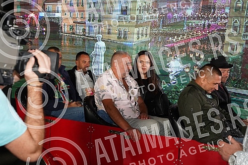 Superfinale of the fifth season of the reality program Zadruga, which is broadcast on Pink TV.Superfinale pete sezone rijaliti programa Zadruga koji se emituje na televiziji Pink.