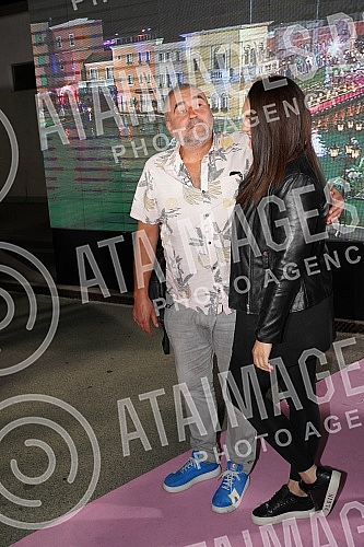 Superfinale of the fifth season of the reality program Zadruga, which is broadcast on Pink TV.Superfinale pete sezone rijaliti programa Zadruga koji se emituje na televiziji Pink.