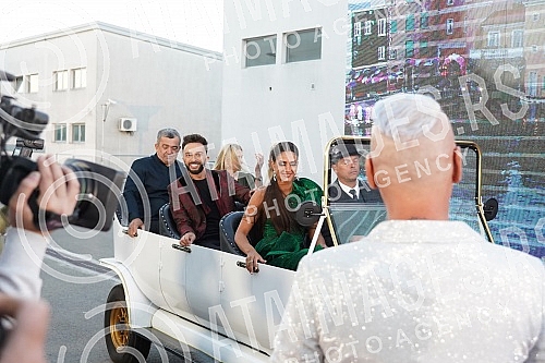 Superfinale of the fifth season of the reality program Zadruga, which is broadcast on Pink TV.Superfinale pete sezone rijaliti programa Zadruga koji se emituje na televiziji Pink.