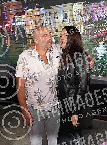 Superfinale of the fifth season of the reality program Zadruga, which is broadcast on Pink TV.Superfinale pete sezone rijaliti programa Zadruga koji se emituje na televiziji Pink.