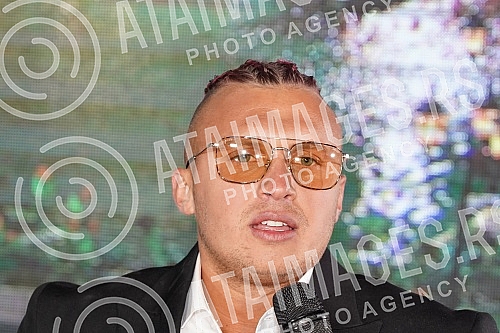 Superfinale of the fifth season of the reality program Zadruga, which is broadcast on Pink TV.Superfinale pete sezone rijaliti programa Zadruga koji se emituje na televiziji Pink.