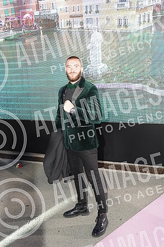 Superfinale of the fifth season of the reality program Zadruga, which is broadcast on Pink TV.Superfinale pete sezone rijaliti programa Zadruga koji se emituje na televiziji Pink.