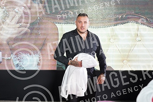 Superfinale of the fifth season of the reality program Zadruga, which is broadcast on Pink TV.Superfinale pete sezone rijaliti programa Zadruga koji se emituje na televiziji Pink.