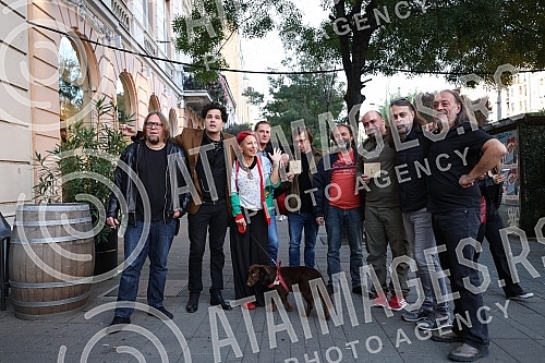 The group Kanda, Kodza and Nebojsa and the publishing house Mascom held a press promotion of the album in Gradska pivnica-Terazije.Grupa Kanda, Kodza i Nebojsa i izdavacka kuca Mascom odrzali su novinarsku promociju albuma u Gradskoj pivnici-Terazi