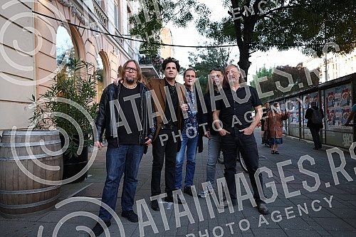 The group Kanda, Kodza and Nebojsa and the publishing house Mascom held a press promotion of the album in Gradska pivnica-Terazije.Grupa Kanda, Kodza i Nebojsa i izdavacka kuca Mascom odrzali su novinarsku promociju albuma u Gradskoj pivnici-Terazi